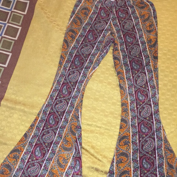 Paisley bell bottom leggings - Picture 2 of 4